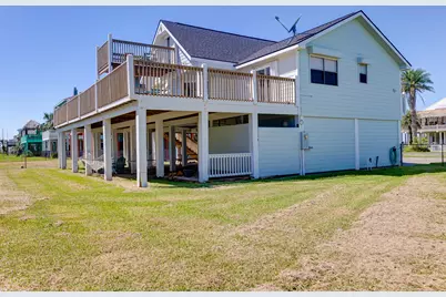 2332 Martinique, Crystal Beach, TX 77650 - Photo 10