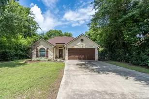 226 Foster St, Tomball, TX 77375 - Photo 2