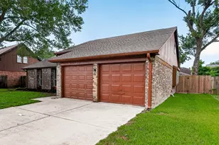 16730 Barkentine Ln, Friendswood, TX 77546 - Photo 2