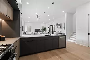 1030 W 24th St, Houston, TX 77008 - Photo 12