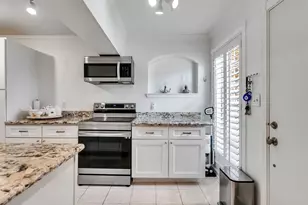 2121 Fountain View Dr, Houston, TX 77057 - Photo 10