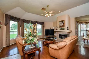 11202 Hundred Bridge Ln, Sugar Land, TX 77498 - Photo 10