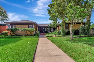 4316 Caduceus Pl, Galveston, TX 77550 - Photo 1