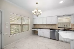 3318 Virgin Island Dr, Sugar Land, TX 77479 - Photo 6