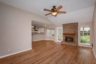 15707 Caprock Dr, Houston, TX 77598 - Photo 4