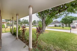 15707 Caprock Dr, Houston, TX 77598 - Photo 2