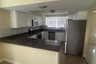 10102 Old Towne Ln, Sugar Land, TX 77498 - Photo 8