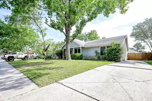 4218 Bridledon Ln, Houston, TX 77014 - Photo 4