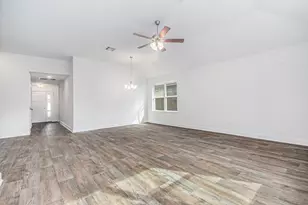 205 Bryan Wy, Angleton, TX 77515 - Photo 6