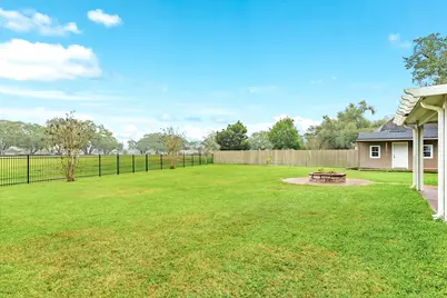 900 Enchanted Oaks Drive, Angleton, TX 77515 - Photo 34