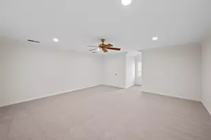 3245 Maroneal St, Houston, TX 77025 - Photo 32