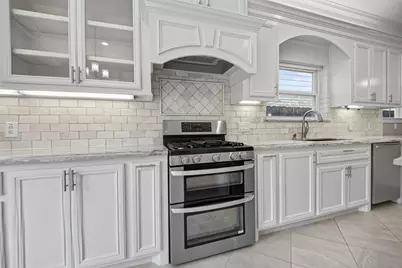 10310 Chevy Chase Drive, Houston, TX 77042 - Photo 14