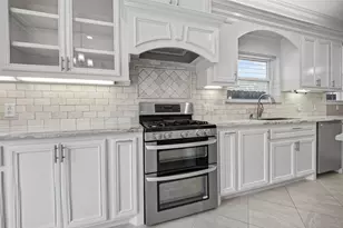 10310 Chevy Chase Dr, Houston, TX 77042 - Photo 14