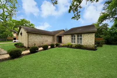 2207 S Belmont Drive, Richmond, TX 77469 - Photo 2