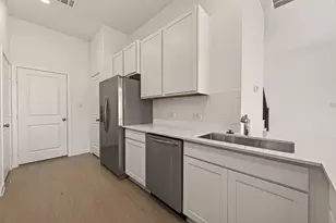 9029 La Pau Ln, Houston, TX 77051 - Photo 8