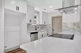 926 Buoy Rd, Houston, TX 77062 - Photo 8