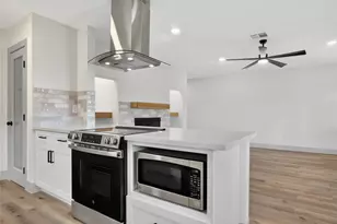 926 Buoy Rd, Houston, TX 77062 - Photo 12