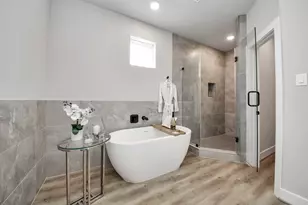 5811 Francis Oak Pl, Houston, TX 77091 - Photo 32