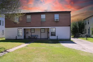 1124 6th Ave N, Texas City, TX 77590 - Photo 2