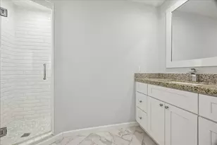 402 Tuam St, Houston, TX 77006 - Photo 22