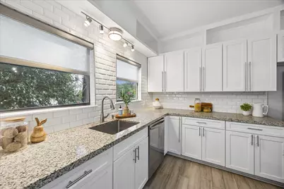 402 Tuam Street #3, Houston, TX 77006 - Photo 16
