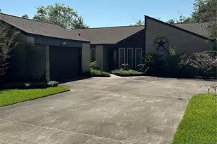 501 Pin Oak Dr, Baytown, TX 77520 - Photo 2