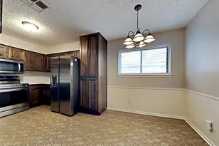 207 Oakwood St, League City, TX 77573 - Photo 2