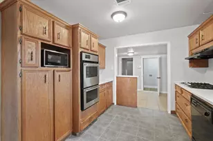 5966 Doulton Dr, Houston, TX 77033 - Photo 8