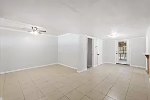 5966 Doulton Dr, Houston, TX 77033 - Photo 10