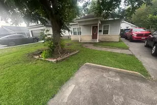 2126 11th St, Port Neches, TX 77651 - Photo 2