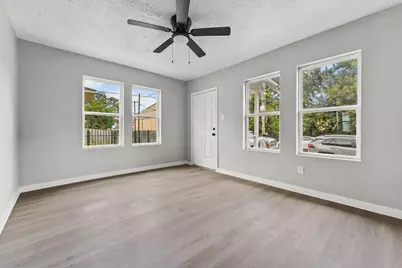 7425 Avenue E, Houston, TX 77011 - Photo 2