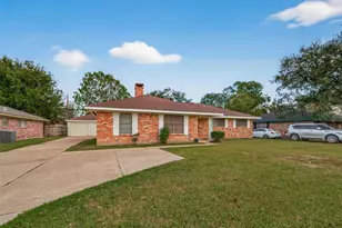 2107 Old Alvin Rd, Pearland, TX 77581 - Photo 2