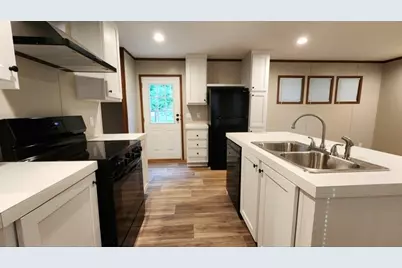 124 Lincoln Drive, Livingston, TX 77351 - Photo 6