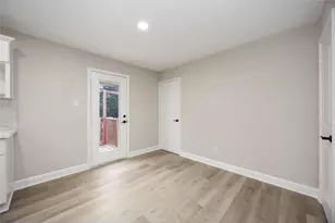 11302 White Gate Ln, Houston, TX 77067 - Photo 4