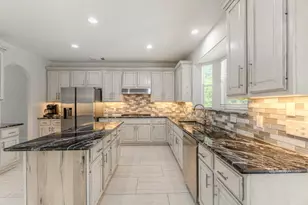 7 Stickley Ct, The Woodlands, TX 77382 - Photo 10