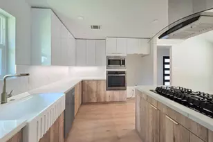 906 Dewalt St, Houston, TX 77088 - Photo 10