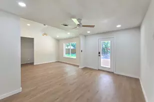 906 Dewalt St, Houston, TX 77088 - Photo 6