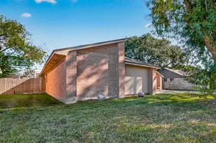 17043 Coachmaker Dr, Friendswood, TX 77546 - Photo 2