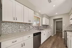 17043 Coachmaker Dr, Friendswood, TX 77546 - Photo 14