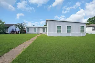 1753 W 6th St St, Freeport, TX 77541 - Photo 2