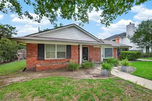 5643 Piping Rock Ln, Houston, TX 77056 - Photo 1