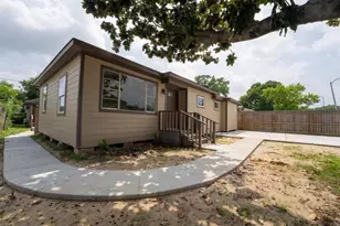 220 Armstrong St, Houston, TX 77029 - Photo 1
