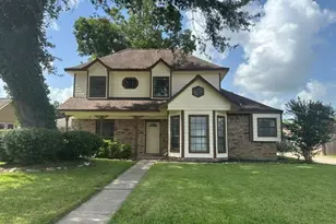 54 Daffodil Ct, Lake Jackson, TX 77566 - Photo 1
