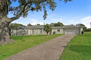 5100 Goose Creek Dr, Baytown, TX 77521 - Photo 1