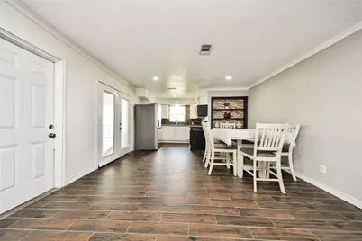 212 S Avenue D, Freeport, TX 77541 - Photo 16