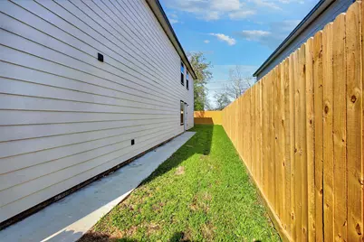 8639 Sunderland Road, Houston, TX 77028 - Photo 14