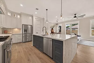 301 Vincent Street, Houston, TX 77009 - Photo 8
