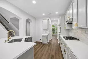 9127 Stoneleigh Dr, Sugar Land, TX 77479 - Photo 2