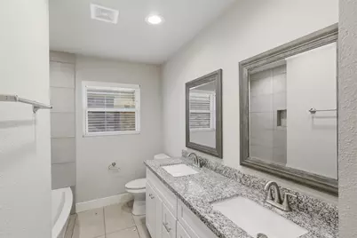 6422 Woodbrook Lane, Houston, TX 77008 - Photo 12