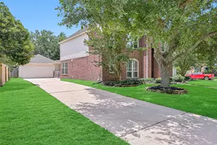 3105 Autumn Leaf Dr, Friendswood, TX 77546 - Photo 2